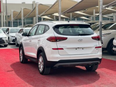 2020 Hyundai Tucson GDI 2.4 Litres V4 Petrol Engine White Beige SUV GCC Specs