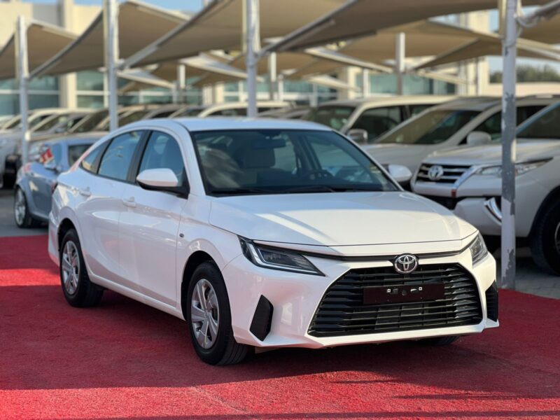 2023 Toyota Yaris 1.5 Litres V4 Petrol Engine White Beige Sedan GCC Specs Automatic