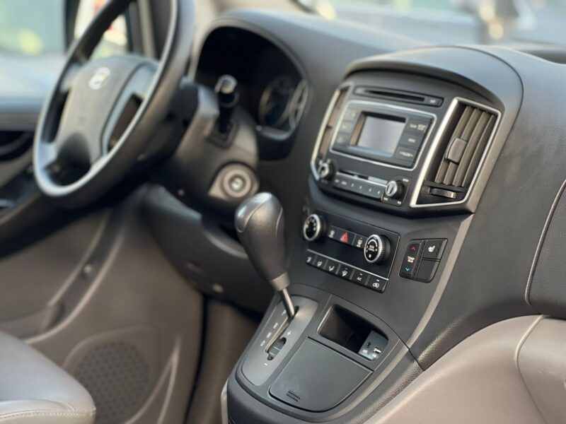 2019 Hyundai H1 12 Seaters 2.5 Litres 4 Cylinder Diesel Engine Grey Van Korean Specs