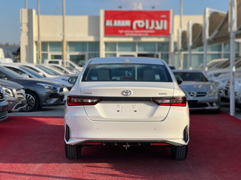 2023 Toyota Yaris 1.5 Litres V4 Petrol Engine White Beige Sedan GCC Specs Automatic