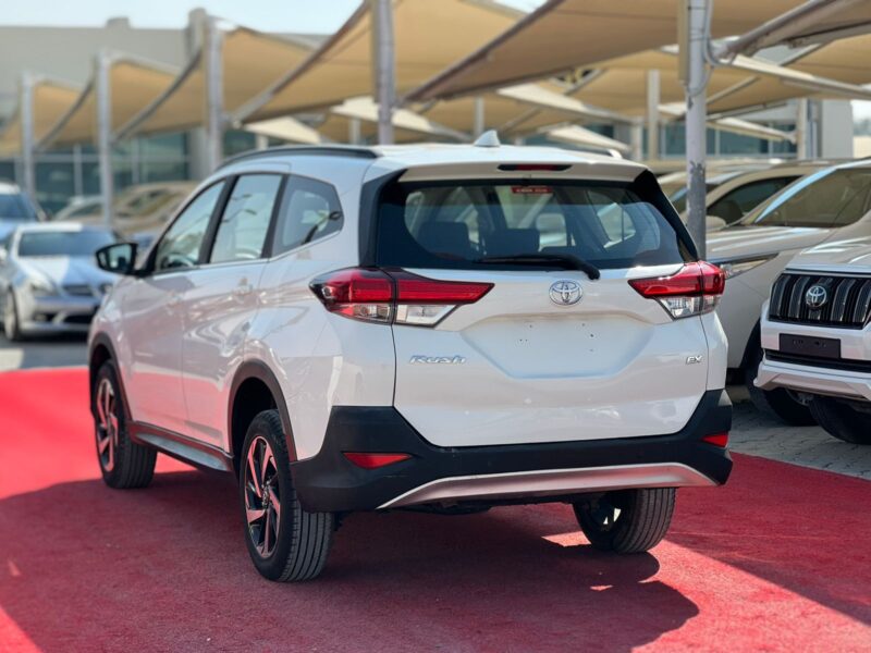 2023 Toyota Rush 1.5-liter 4-cylinder Petrol Engine White Black SUV GCC Specs Automatic