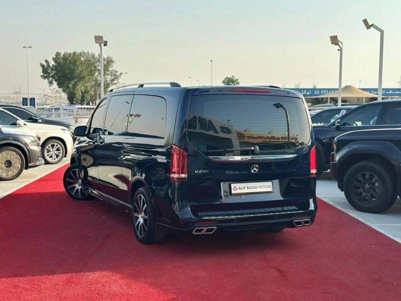 2022 Mercedes-Benz V 250 VIP Std 2.1 Litres 4 Cylinders Petrol Engine Blue White Van GCC Specs