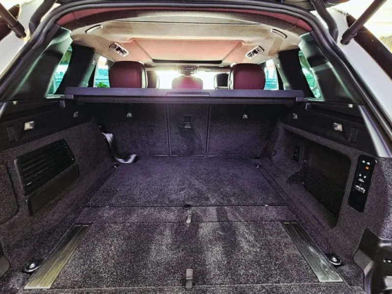 2022 Land Rover Range Rover HSE P530 4.4 Litres 8 Cylinders Petrol Engine White Maroon SUV GCC