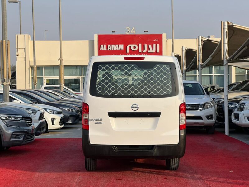 2021 Nissan Urvan 2.5 Litres 4 Cylinders Petrol Engine White Black Van GCC Specs MT