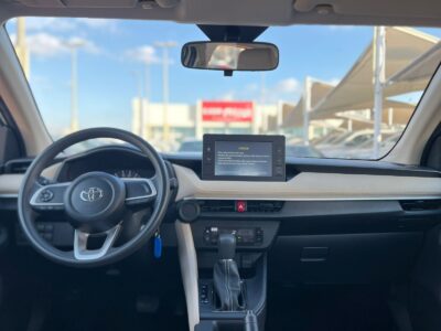 2023 Toyota Yaris 1.5 Litres V4 Petrol Engine White Beige Sedan GCC Specs Automatic