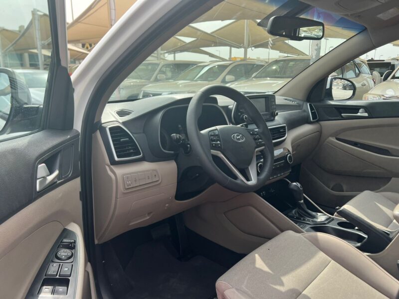 2020 Hyundai Tucson GDI 2.4 Litres V4 Petrol Engine White Beige SUV GCC Specs