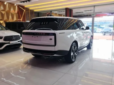 2022 Land Rover Range Rover HSE P530 4.4 Litres 8 Cylinders Petrol Engine White Maroon SUV GCC