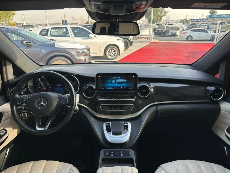 2022 Mercedes-Benz V 250 VIP Std 2.1 Litres 4 Cylinders Petrol Engine Blue White Van GCC Specs