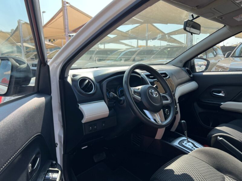 2023 Toyota Rush 1.5-liter 4-cylinder Petrol Engine White Black SUV GCC Specs Automatic