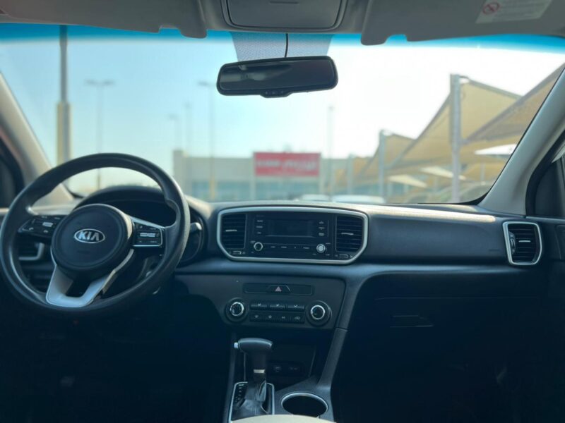 2020 Kia Sportage 2.4 Litres 4 Cylinders Petrol Engine White Black SUV GCC Specs