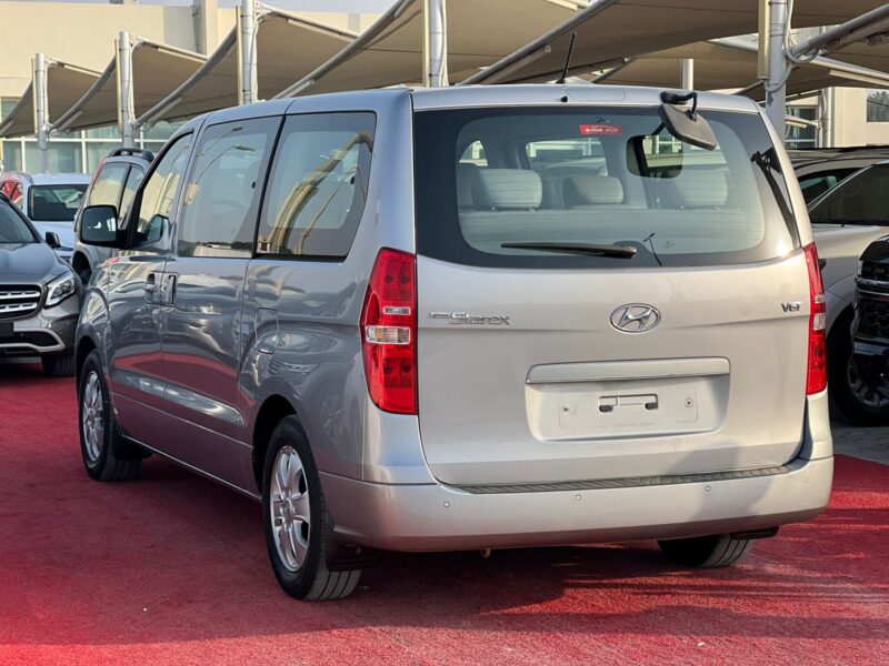 2019 Hyundai H1 12 Seaters 2.5 Litres 4 Cylinder Diesel Engine Grey Van Korean Specs