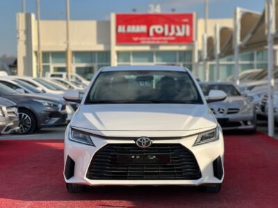 2023 Toyota Yaris 1.5 Litres V4 Petrol Engine White Beige Sedan GCC Specs Automatic