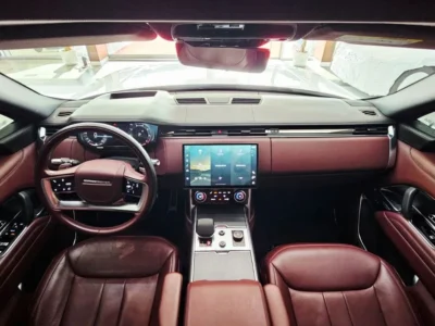 2022 Land Rover Range Rover HSE P530 4.4 Litres 8 Cylinders Petrol Engine White Maroon SUV GCC
