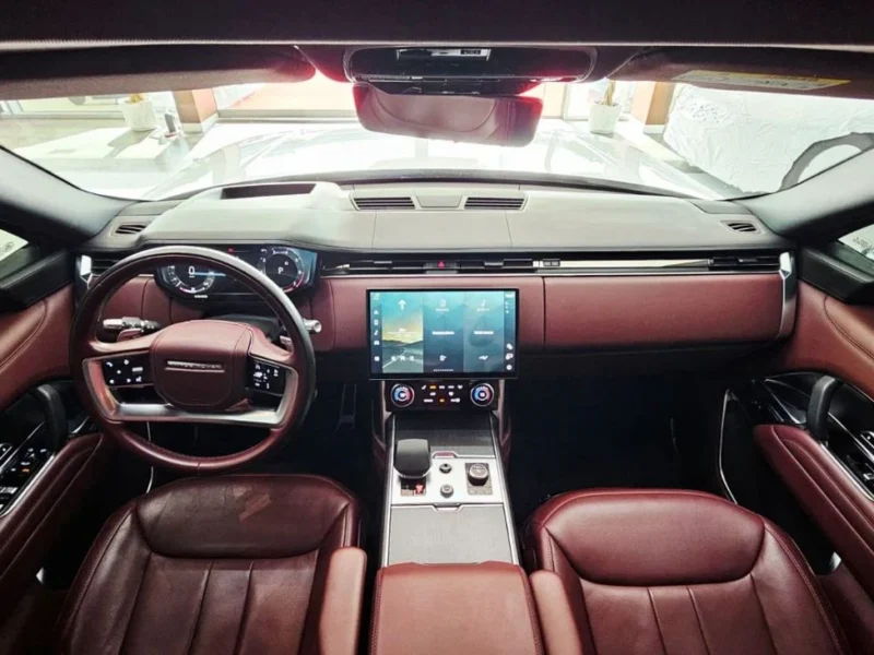 2022 Land Rover Range Rover HSE P530 4.4 Litres 8 Cylinders Petrol Engine White Maroon SUV GCC