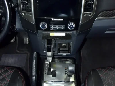 2020 Mitsubishi Pajero Signature Edition 3.8 Litres 6 Cylinders Petrol Engine Black SUV GCC Specs