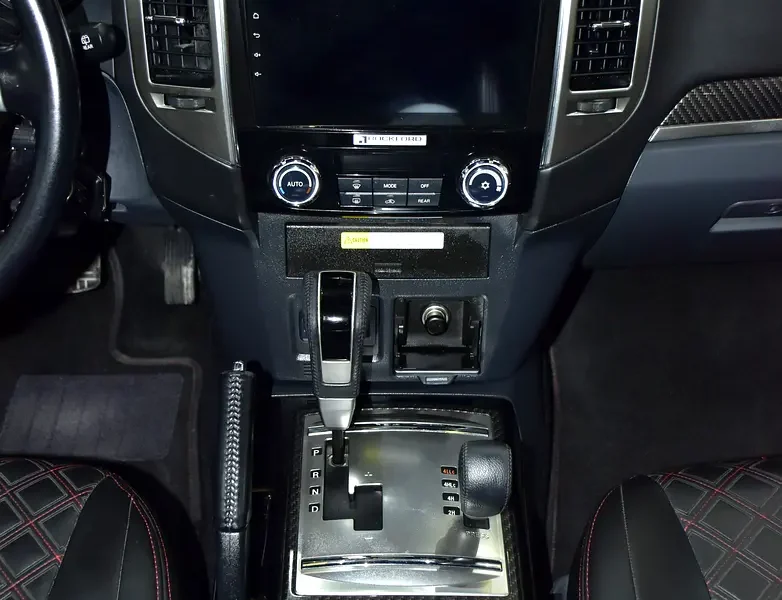 2020 Mitsubishi Pajero Signature Edition 3.8 Litres 6 Cylinders Petrol Engine Black SUV GCC Specs