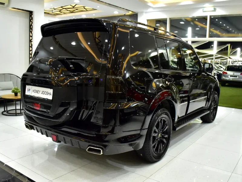 2020 Mitsubishi Pajero Signature Edition 3.8 Litres 6 Cylinders Petrol Engine Black SUV GCC Specs