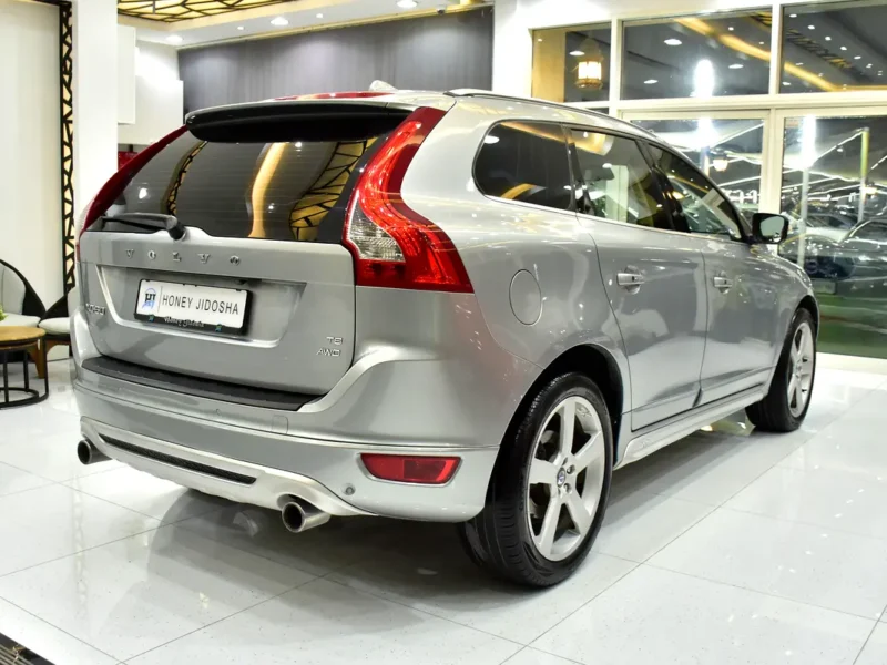 2010 Volvo XC60 T6 R Design 3.0 Litres 6 Cylinders Petrol Engine Silver Black SUV GCC Specs