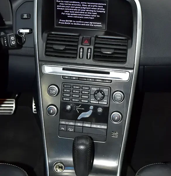 2010 Volvo XC60 T6 R Design 3.0 Litres 6 Cylinders Petrol Engine Silver Black SUV GCC Specs