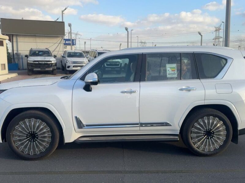 2026 LEXUS LX600 VIP 25 SPEAKER 3.5L 6 Cylinders Petrol Engine White Orange SUV GCC Specs
