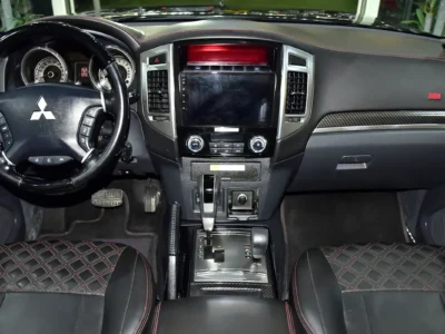 2020 Mitsubishi Pajero Signature Edition 3.8 Litres 6 Cylinders Petrol Engine Black SUV GCC Specs
