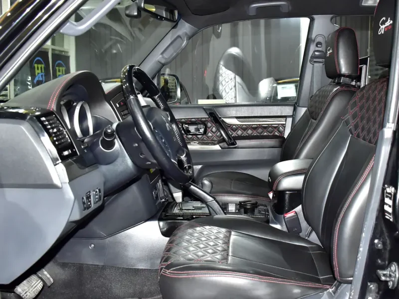 2020 Mitsubishi Pajero Signature Edition 3.8 Litres 6 Cylinders Petrol Engine Black SUV GCC Specs