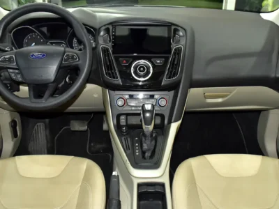 2018 Ford Focus Titanium 1.5-litre 4 Cylinders Petrol Engine Silver Beige Hatchback GCC Specs
