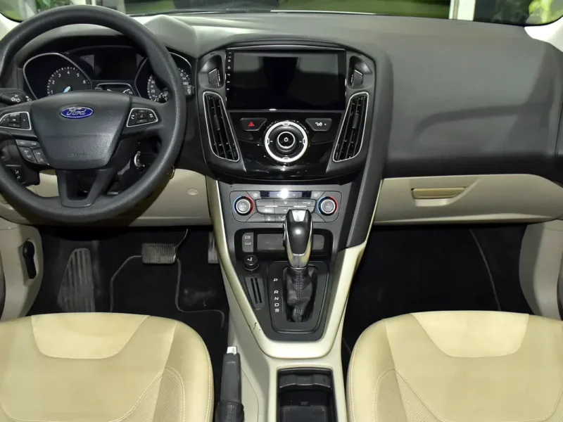 2018 Ford Focus Titanium 1.5-litre 4 Cylinders Petrol Engine Silver Beige Hatchback GCC Specs