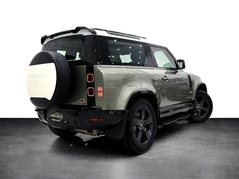 2021 Land Rover Defender 90 HSE 6 Cylinders petrol Engine Green Grey SUV GCC Specs