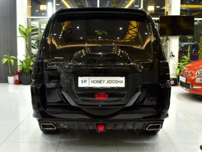 2020 Mitsubishi Pajero Signature Edition 3.8 Litres 6 Cylinders Petrol Engine Black SUV GCC Specs