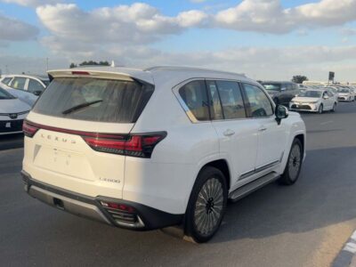 2026 LEXUS LX600 VIP 25 SPEAKER 3.5L 6 Cylinders Petrol Engine White Orange SUV GCC Specs