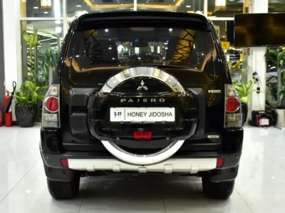 2009 Mitsubishi Pajero GLS 3.5 Litres 6 Cylinders Petrol Engine Black Crossover GCC Specs