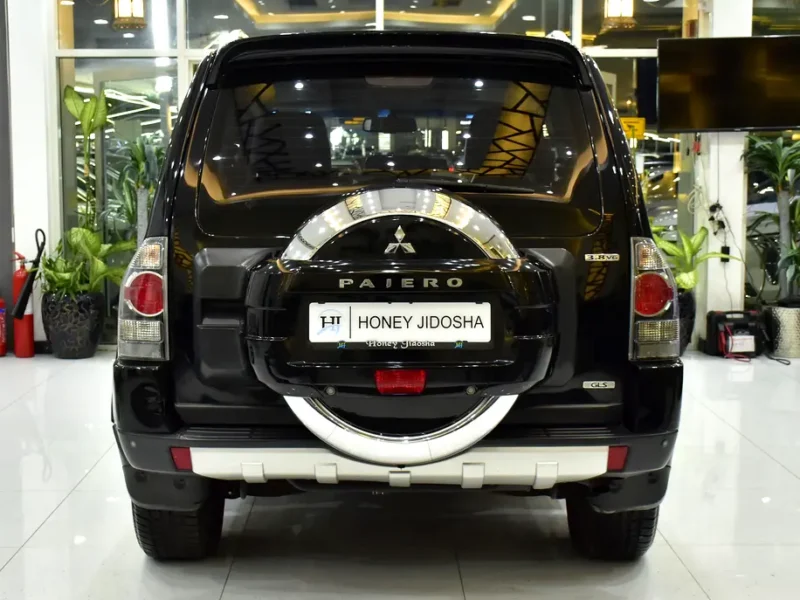 2009 Mitsubishi Pajero GLS 3.5 Litres 6 Cylinders Petrol Engine Black Crossover GCC Specs