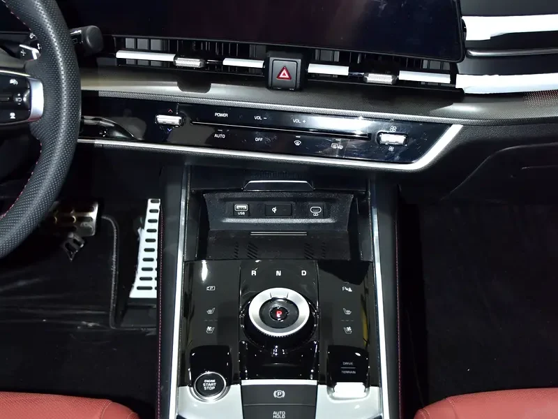 2025 Kia Sportage 2.0-Liter 4 Cylinders Petrol Engine Grey Red SUV GCC Specs Automatic