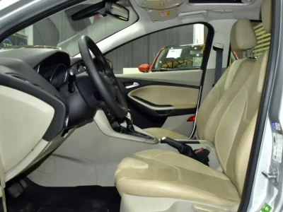 2018 Ford Focus Titanium 1.5-litre 4 Cylinders Petrol Engine Silver Beige Hatchback GCC Specs