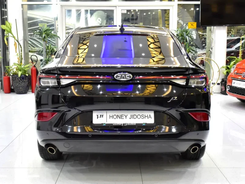 2024 JAC J7 Luxury 1.5L Turbocharged 4 Cylinders Petrol Engine Black Brown Sedan GCC Specs