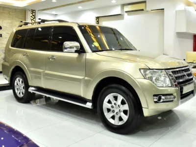 2017 Mitsubishi Pajero GLS 3.5-liter 6 Cylinders Petrol Engine Gold Beige SUV GCC Specs
