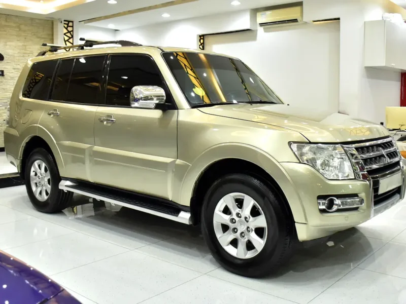 2017 Mitsubishi Pajero GLS 3.5-liter 6 Cylinders Petrol Engine Gold Beige SUV GCC Specs