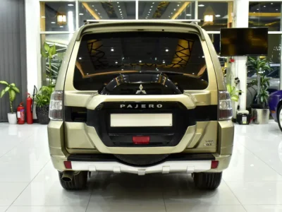 2017 Mitsubishi Pajero GLS 3.5-liter 6 Cylinders Petrol Engine Gold Beige SUV GCC Specs