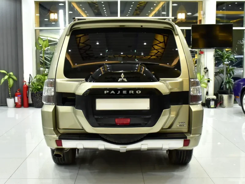2017 Mitsubishi Pajero GLS 3.5-liter 6 Cylinders Petrol Engine Gold Beige SUV GCC Specs