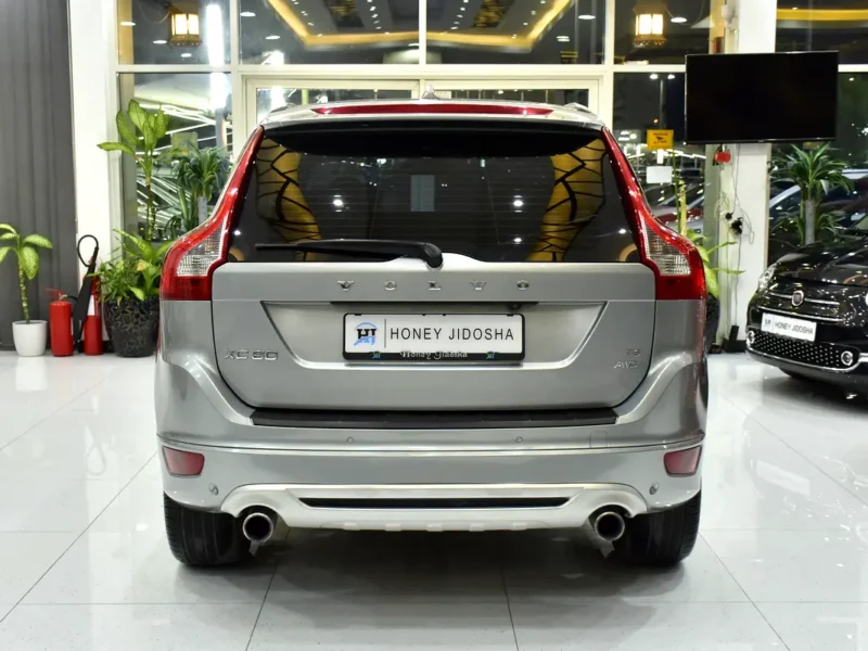 2010 Volvo XC60 T6 R Design 3.0 Litres 6 Cylinders Petrol Engine Silver Black SUV GCC Specs