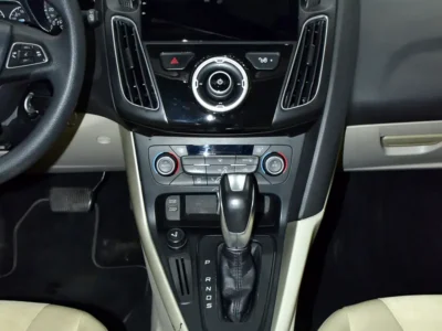 2018 Ford Focus Titanium 1.5-litre 4 Cylinders Petrol Engine Silver Beige Hatchback GCC Specs