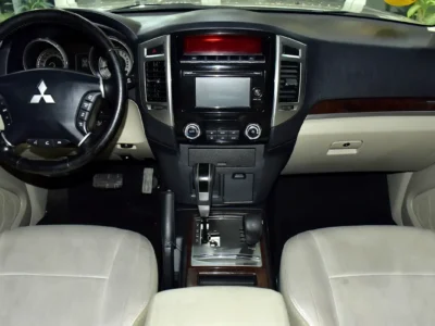 2017 Mitsubishi Pajero GLS 3.5-liter 6 Cylinders Petrol Engine Gold Beige SUV GCC Specs