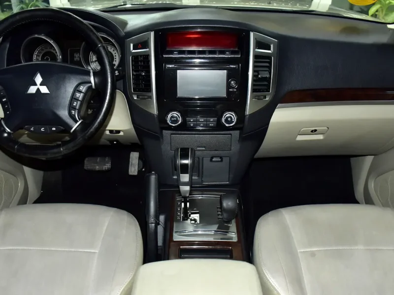 2017 Mitsubishi Pajero GLS 3.5-liter 6 Cylinders Petrol Engine Gold Beige SUV GCC Specs