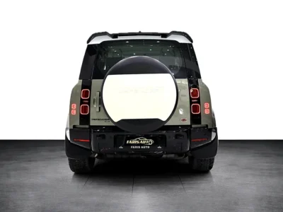 2021 Land Rover Defender 90 HSE 6 Cylinders petrol Engine Green Grey SUV GCC Specs