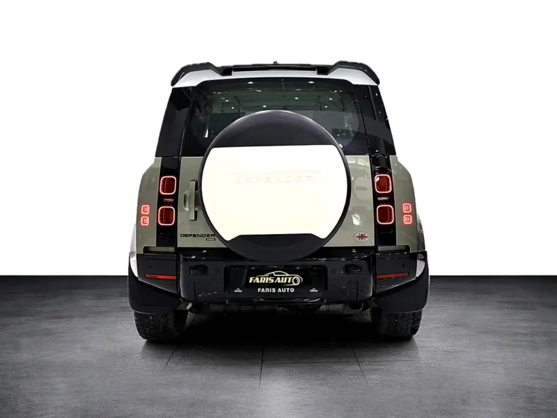 2021 Land Rover Defender 90 HSE 6 Cylinders petrol Engine Green Grey SUV GCC Specs