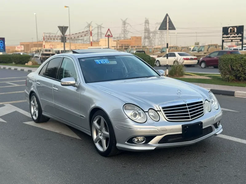 2009 Mercedes-Benz E-Class E550 5.5-liter Naturally Aspirated V8 Engine Silver Black Sedan