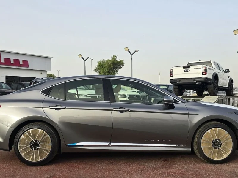 2026 Toyota Camry LE 2.5L Hybrid 4 Cylinders Engine Silver Beige Sedan GCC Specs