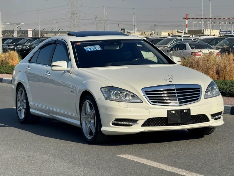 2012 Mercedes-Benz S-Class S 550 8 Cylinders Petrol Engine White Black Sedan 4 Auction Grade