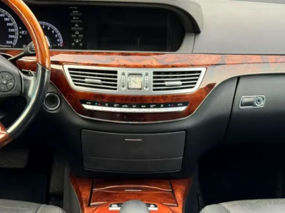 2010 Mercedes-Benz S-Class S 550 8 Cylinders Petrol Engine Silver Black Sedan CLEAN CAR
